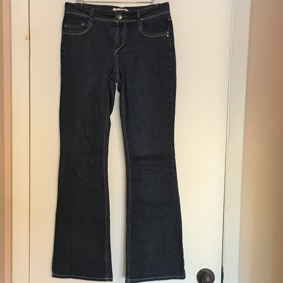 L.E.I. "Sophia Hiphugger Flair" Jeans  |  Size 3 - Picture 2 of 14